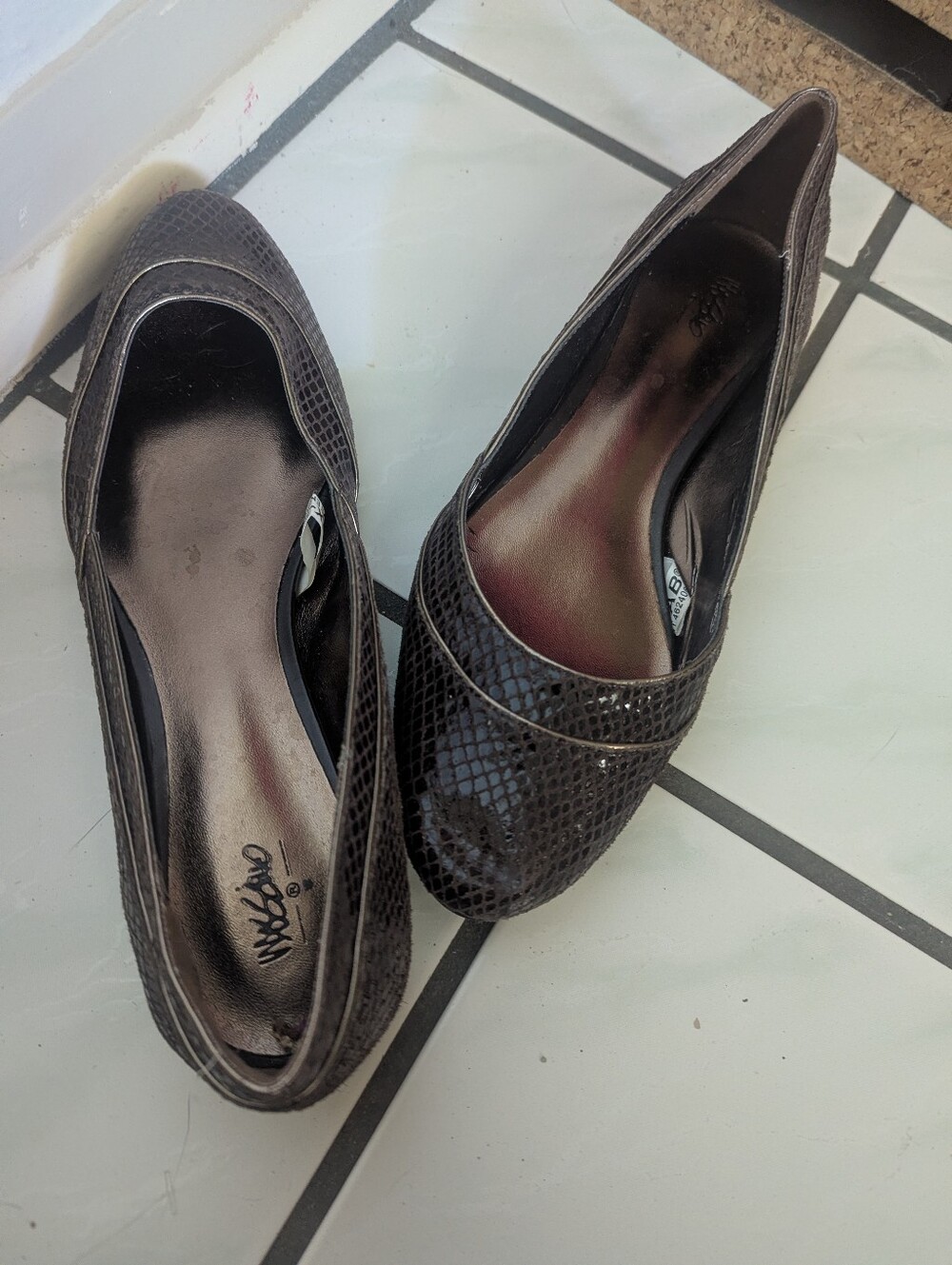 Women's Black Textured Slip-On Flats